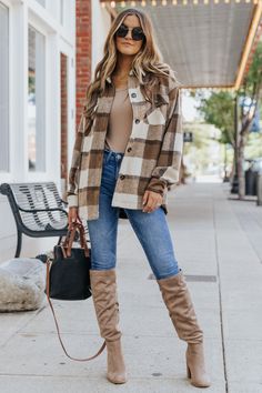 Karlie Brown Plaid Flannel Shacket Tan Plaid Jacket Outfit, Country Looks Outfits, Neutral Color Womens Outfits, Nashville Tennessee Winter Outfits, Fall Outfits With Boots Country, Casual Shacket Outfits, Leavenworth Outfits, Brown Long Sleeve Shirt Outfit, Country Outfits For Winter