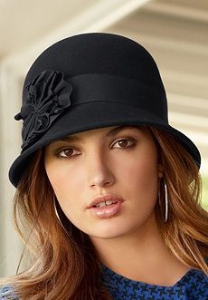 Flower Cloche Hat: All it takes is a charming hat to finish off an outfit in most fabulous style! With ribbon trim and chic accordion-folded flower detail. Hats Classic, Ladies Hats, Pretty Hats, Look Retro, Elegant Hats, Fancy Hats, Love Hat, Cooler Look, Stylish Hats