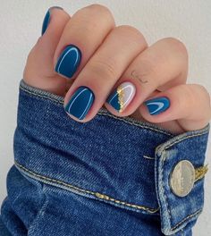 Gel Nails Business Casual, Professional Nail Art For Work, Summer Nails Two Colors, Gel Dip Nails Designs, Trendy Minimalist Nails Short, Short Dip Nails Designs, Spring Dipped Nail Colors, Trendy Gel Nail Designs, Gel Nail Designs For Winter