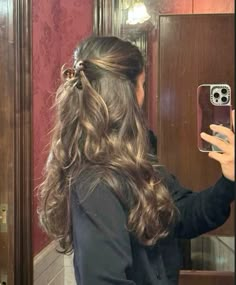 💗 Cabello Afro Natural, Rambut Brunette, Winter Hairstyles, Dream Hair, Light Brown Hair, The Mirror