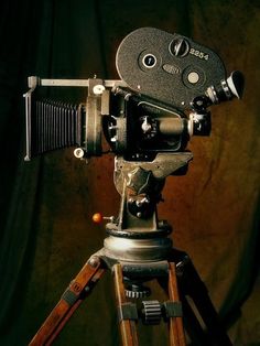 an old fashioned movie camera on a tripod