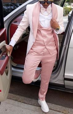 Buy Fashion Pink Shawl Lapel Jacquard Three Pieces Prom Men Suit for men from bradymensuit. Huge collection of Shawl collar Single Breasted men's suit sets at low offer price & discounts, free shipping & custom made. Order Now. Birthday Suits For Men, Pink Prom Outfit For Men, Men Prom Ideas, Rose Gold Suit Men, Pink Prom Suits For Men, Light Pink Suit Men, Pink Suits For Men, Designer Tuxedo Men, Prom Suits For Guys