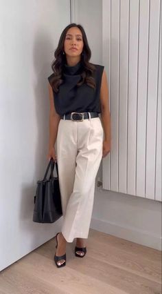 Business Blouses For Women, Modern Style Outfit Women, Summer Work Outfits Professional, Short Sleeve Business Casual, Women Business Attire Summer, Finance Girl Aesthetic Outfit, Business Casual Aesthetic Outfits, Finance Girl Outfit, Trendy Corporate Outfits