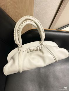 Luxury Retro White Bag, Classic Luxury Baguette-shaped Bag, Acubi Fashion Bags, Elegant Pouch-shaped Baguette Bag With Zipper Closure, Dior Vintage Bag, Luxury Modern Sculptural Bag, Ladybug Pv, Fashion Design Sketchbook, Embroidered Tote