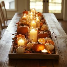 High-Resolution Centerpieces Thanksgiving Artworks Collection Minimalist Centerpieces, Diy Thanksgiving Centerpieces, Fall Dining Room Table, Decor Leaves, Fall Dining Room, Board Party, Food Bars, Fall Decor Inspiration