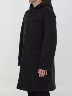 This black wool duffle coat has a contrasting Burberry Check lining. It includes a hood, single-breasted button closure, two front patch pockets, and belted cuffs. Relaxed fit. Size nationality: IT Check lining Hooded Button closure Front pockets Belted cuffs Product code: 8094247A1189 Composition: 100% virgin wool Duffle Coat, Burberry Jacket, Versace Belt, Prada Leather, Gorgeous Bags, Card Holder Leather, Double Face, Cardigan Jacket, Black Wool