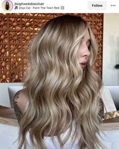 On Dark Hair Balayage, Dirty Blonde With Money Piece, Blonde On Dark Hair, Blonde With Money Piece, Dark Hair Balayage, Blond Beige, Dry Texture Spray, Cool Blonde Hair Colour