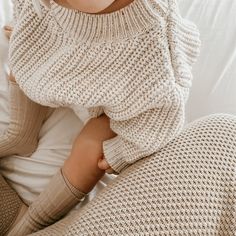 Experience the adorableness of our oversized cotton sweaters for kids! Perfect for keeping your child cozy and comfortable indoors, or as a chic statement piece for outdoor adventures. Knit Chunky Sweater, Cozy Winter Fashion, Kids Winter Outfits, Instagram Brand, Chunky Knit Jumper, Knit Baby Sweaters, Brand Partnership, Baby Rompers, Stylish Sweaters