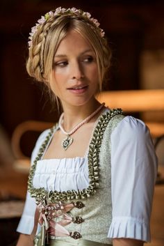 German Hairstyle, Oktoberfest Hair, Dirndl Hairstyles, German Beer Girl, Traditional Hairstyles