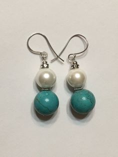 "A simple boho blue turquoise howlite gemstone, and pearls shell, dangle drop, Hypoallergenic stainless steel hook wire earrings. Measures: 10mm pearl 12mm howlite 1.34\" dangling Ladies, moms jewelry, gifts for her, gifts for moms. Hand made jewelry." Diy Pearl Jewelry, Classic Pearl Earrings, Large Pearl Earrings, Antique Jewellery Designs, Boho Blue, Unusual Earrings