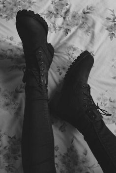 Tori Vega, Kardashian Kollection, Cat Valentine, All Black Everything, Grunge Aesthetic, Black Aesthetic, Dark Aesthetic, Nickelodeon, Cute Shoes