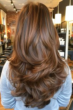 Amber Chestnut Hair, Hair Color Ideas Wavy Hair, Curly Chestnut Hair, Strawberry Brunette Hair Balayage, Amber Brown Highlights, Brunette And Ginger Hair, Amber Balayage Brunettes, Mexican Hair Color, Amber Brown Hair With Highlights