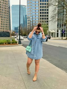 Shirt Dress Outfit Ideas, Denim Dress Outfit Summer, Denim Shirt Dress Outfit, Dress Shirt Outfit, Shirt Dress Outfit Summer, Denim Dress Plus Size, Shirtdress Outfit, Julia Marie, Denim Dress Outfit