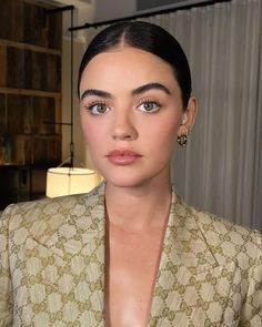 Lucy Hale Eye Makeup, Lucy Hale Eyebrows, Brunette Bombshell Aesthetic, Lucy Hale Makeup, Lucy Hale Photos, Lucy Hale Hair, Lucy Hale Style, Red Carpet Makeup, Makeup Trial