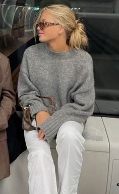 White Pants Grey Sweater Outfit, Elevated Everyday Outfit, Cozy Stylish Outfits, Causal Classy Outfit, Copenhagen Spring Outfits, Cozy Put Together Outfits, Sweden Outfit Aesthetic, Scandanavian Street Fashion, Scandi Spring Style