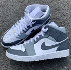 Hand Painted Jordan 1 Customs  All sizes available Message me with any other designs you'd like me to do  (Price including shoes and box - shoes are authentic) - Returns are not accepted, please double check your sizes in advance Air Jordan 1 Grey, Jordan 1 Grey, Customised Shoes, Air Shoes, Trendy Shoes Sneakers, Dr Shoes, Nike Fashion Shoes, Nike Shoes Girls, Basket Style