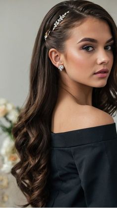 Bridal Hair Down Accessories, One Side Part Hairstyle, Hair For Elegant Dress, Casual Prom Hairstyles, Hair For Long Dress, Hair On One Side Style, Hair On The Side Hairstyles, Prom Hairstyles For Round Faces, Hairstyles Ideas For Party