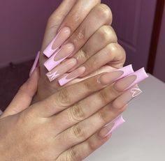 Nail Inspo With Initial Pink, French Tip Acrylic Nails Coffin With Initial, Acrylic Nails M Initial, Long Acrylic Nails Initial, Nail Ideas With His Initial, Acrylic Nails With A C Initial, Acrylic Nail Inspo With Initial, Nails With Initials Acrylic Coffin, Initial On Acrylic Nail