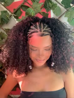 #trancefamily #nagô #trancas #cabelo #morena Cornrow Passion Twist, Corn Rows With Curly Hair, Cornrow Braids With Curls, Caribbean Braids, Half Head Braids, Latina Curly Hair, Curly Braided Hairstyles, Short Box Braids Hairstyles, Curly Hair Braids