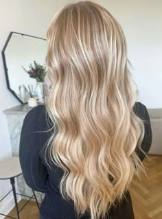 Creamy Natural Blonde, Fully Blonde Hair, Light Warm Blonde Hair, Long Curly Blonde Hair, Long Blonde Curly Hair, Vanilla Blonde, Hair Color Pictures