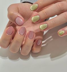 Pastel Pink And Green Nails, Short Nails Inspiration, Green Glitter Nails, Hello Nails, Hippie Nails, Minimal Nails, Pretty Gel Nails, Cute Gel Nails, Soft Nails