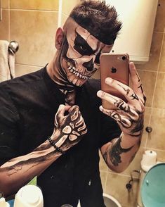 Guys Halloween Makeup, 2017 Hairstyles, Halloweenský Makeup, Halloween Make-up Looks, Drag Make-up, Best Barber, Cool Halloween Makeup, Halloween Makeup Scary, Quick Makeup