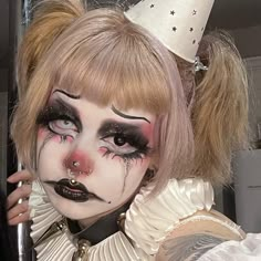 Clown Like Makeup, Dark Clown Aesthetic Outfit, Mad Clown Makeup, Scary Cute Clown Makeup, Creepy Girl Clown Makeup, Clown Girl Makeup Halloween, Yeahimcaroline Makeup, Scary Female Clown Makeup, Scary Clown Makeup Women