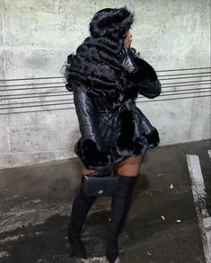 Black Leather Outfit Black Women, Fur Coat Outfit Black Women, Aspen Outfits, Outfits With Fur Coats, Masquerade Outfit Ideas, Dance Wear Outfits, Bad And Boujee Outfits, Fur Jacket Outfit