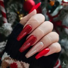 Xmas Nails 24 Ideas: Stylish and Simple Holiday Designs Dark Red Shimmer Nails, Vibrant Nail Colors, Short Almond Shaped Nails, Black Almond Nails, Black Gel Nails, Purple Ombre Nails, Glitter Accent Nails, Brown Nails Design, Navy Blue Nails