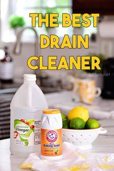 white vinegar and baking soda on a kitchen counter Best Drain Cleaner, Diy Drain Cleaner, Natural Drain Cleaner, Homemade Drain Cleaner, Unclog Drain, Glass Cooktop, Clogged Drain