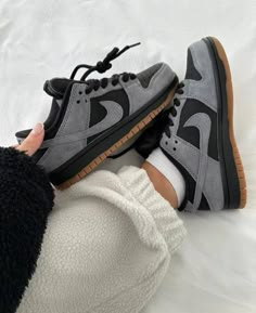 Sb Dunks, All Nike Shoes, Shoes Outfit Fashion, Cute Nike, Cute Nike Shoes, Fresh Shoes