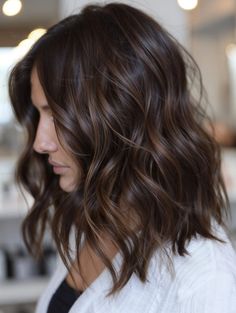 Balayage has become the go-to hair trend for those looking to add dimension and natural-looking highlights to their hair. With medium-length brunette Medium Hair Color Ideas For Brunettes, Medium Length Brunette Balayage, Medium Length Brunette, Feminine Genius, Dark Brunette Balayage, Dark Brown Hair Balayage, Brunette Hair Cuts, Balayage Ideas, Haircut Inspo