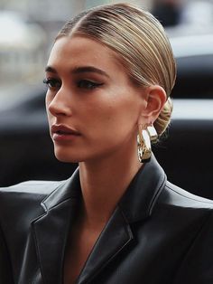 Smink Inspiration, Boring Hair, Slicked Back Hair, Slick Hairstyles, Sleek Hairstyles, Hailey Baldwin, Grunge Hair, 인물 사진