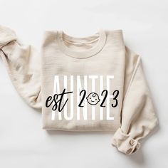 "Personalized Auntie Est Sweatshirt, Cute Auntie Sweatshirt, Funny Aunt Sweatshirt, Birthday Gift Aunt, New Auntie Announcement Gift How to Order 1* View all color and size charts before you place your order. 2* Select your shirt \"SIZE\" and \"COLOR\". 3* Click add to cart.  If you are ordering more than 1 item, you need to repeat this process for each item you wish to order. Product Information Gildan Hoodie- Sweatshirt 8 oz.(US) 13.3 oz.(CA), 50/50 preshrunk cotton/polyester Heather Sport col Fiance Sweatshirt, Aunt Sweatshirt, Mrs Sweatshirt, Math Shirts, Bride Sweatshirt, First Mothers Day Gifts, Gildan Hoodie, Mom Life Shirt, First Mothers Day