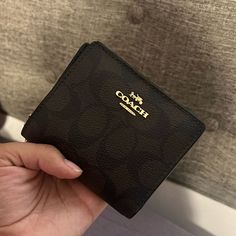 Selling This Beautiful Original Coach Wallet! It’s Just Been Sitting In My Closet Collecting Dust. My Wallet, Coach Card Wallet, Small Coach Wallet, Wallets Coach, Coach Snap Wallet, Best Wallets For Women, Coach Wallets For Women, Wallets For Women Aesthetic, Womens Wallet