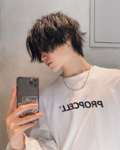 Tomboy Haircut, Stylish Mens Haircuts, Tomboy Hairstyles, Korean Short Hair, Hair Style Korea, Hair Inspiration Short, Hair Styles Men