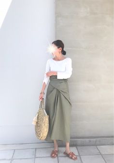 Wrap Skirt Outfit, Sewing Design, Sewing Skirts, Fashion 101, Skirt Outfit, Pants Design, Fashion Stylist, Fashion Details, Boss Lady