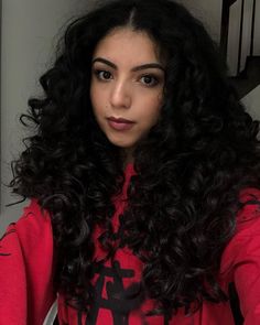 Hair Inspo Curly, Curly Curly Hair, Hair Long Curly, Curly Hair Inspo, Curly Hair Long, Growth Goals, Y2k Hairstyles, Pattern Hair, Natural Curly Hair