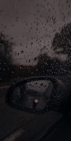 rain drops on the windshield of a car