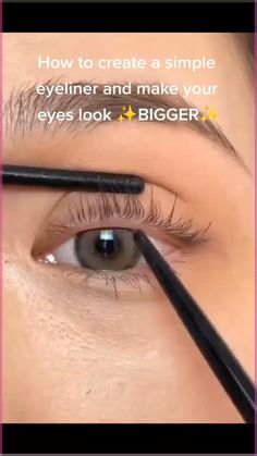 Mata Hooded, Simple Eyeliner Tutorial, Eye Makeup Hacks, Doe Eye Makeup, Maquillage Halloween Simple, Make Your Eyes Look Bigger, Big Eyes Makeup, Hooded Eye Makeup Tutorial, Bigger Eyes