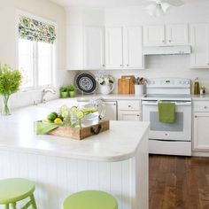 How To Paint Oak Cabinets - Tips For Filling In Oak Grain Kitchen Cabinets Upgrade, Painting Laminate Furniture, Painting Oak Cabinets, Laminate Furniture, White Kitchen Remodeling, Painting Wood Furniture, Oak Kitchen Cabinets, Oak Kitchen, Oak Cabinets