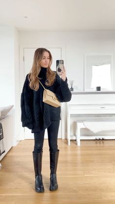 Old Money Outfits For Women, Kate Hutchins, Old Money Outfits Women, Vinter Mode Outfits, Old Money Fashion, Old Money Outfits, Money Fashion, Winter Fashion Outfits Casual, Dresses Casual Winter