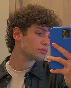 Mens Curly Hair Mullet, Wolfcut Curly Hair Men, Permed Mullet Men, Soft Mullet Men Curly Hair, Curly Wolfcut Men, Medium Curly Haircuts Men, Mens Curly Hairstyles Medium, Short Curly Mullet Mens, Curly Hair Men Mullet