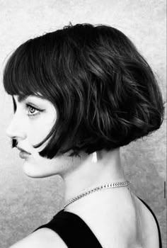 1920 Bob Haircut, 1920 Short Hair, 20s Bob Haircut, French Bob Haircut Grey Hair, Edgy French Bob, Platinum French Bob, Short French Bob Thick Hair, 20s Hair Short