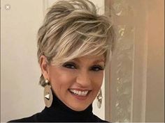 Thick Hair Over 50, Hairstyles Thick Hair, Chic Short Haircuts, Hair Over 50, Choppy Hair, Short Hairstyles For Thick Hair, Penteado Cabelo Curto, Hairstyles Over 50, 2020 Trends