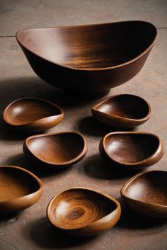 wooden bowls are arranged on the floor