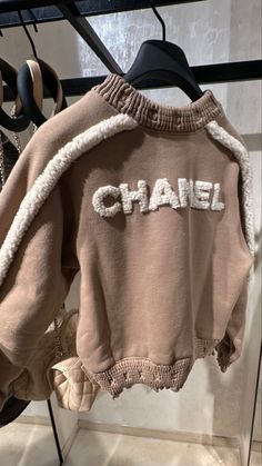 Chanel Street Style, Classy Lifestyle, Chanel Resort, Trendy Fits, Wardrobe Outfits, Fashion Design Sketches, Dressy Outfits, Fashion Design Clothes, Lookbook Outfits