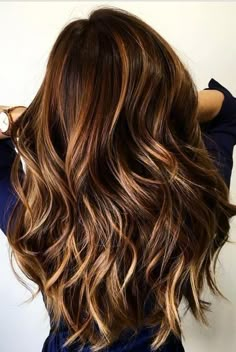 Balayage, Layered Wavy Long Hairstyles - Blonde and Cinnamon Balayage for Chocolate Brown Hair Cinnamon Balayage, Chocolate Brown Hair, Caramel Highlights, Hair Styles 2017, Trendy Hair Color, Ombre Hair Color, Haircut For Thick Hair, Hair Color Balayage, Long Hair Cuts