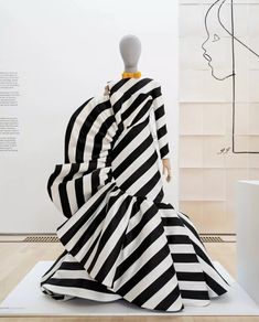 Black White Gown, Dress Runway, African Inspired Clothing, White Gown, Diy Couture, Couture Dresses, Fancy Dresses, Colorful Fashion, Striped Dress