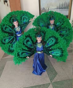 павлины для ансамбля Christmas Parade Ideas, Peacock Costume, Parade Ideas, Annual Day, Dress For Kids, Christmas Parade, Crafts For Kids Easy, Kids Fashion Dress, Fancy Dress For Kids